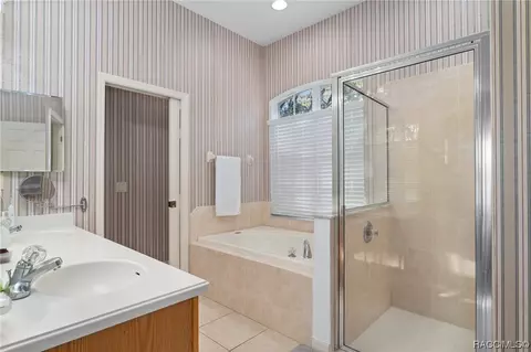 Bath - 117 E Liberty St, Hernando, FL 34442 photo 3 of 4