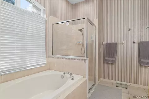 Bath - 117 E Liberty St, Hernando, FL 34442 photo 2 of 4