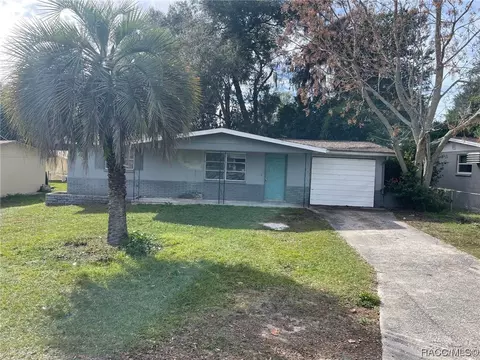 8 W Golden St, Beverly Hills, FL 34465