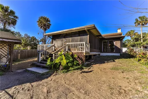 360 S Ingles Ave, Inglis, FL 34449