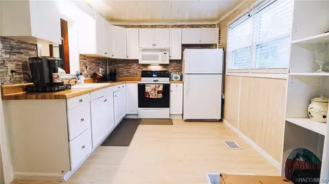 Kitchen - 4838 E Harvard Dr, Hernando, FL 34442 photo 2 of 2