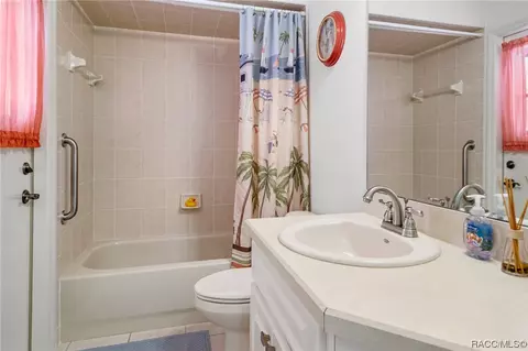 Bath - 3944 E Lake Bellamy Ln, Hernando, FL 34442 photo 1 of 5