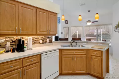 Kitchen - 3944 E Lake Bellamy Ln, Hernando, FL 34442 photo 3 of 4