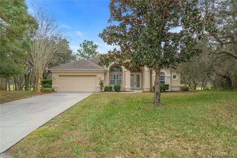 1 Woodfield Cir, Homosassa, FL 34446