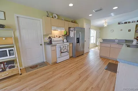 934 W Homeway Loop, Citrus Springs, FL 34434 photo 15