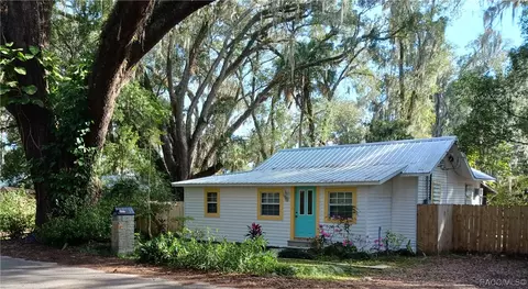 8360 E Walnut Ln, Floral City, FL 34436