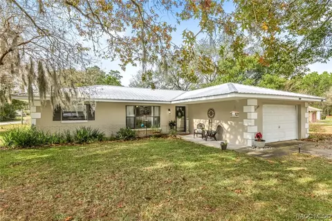9188 N Commodore Dr, Citrus Springs, FL 34434