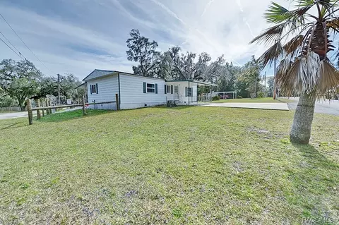 8271 S Lake Consuella Dr, Floral City, FL 34436
