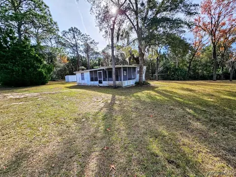 1061 S Skyway Ave, Homosassa, FL 34448