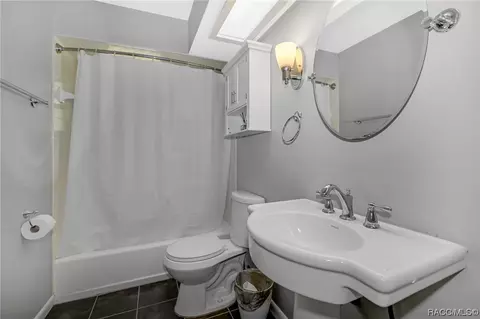 Bath - 2186 N Fatima Ave, Hernando, FL 34442 photo 4 of 5