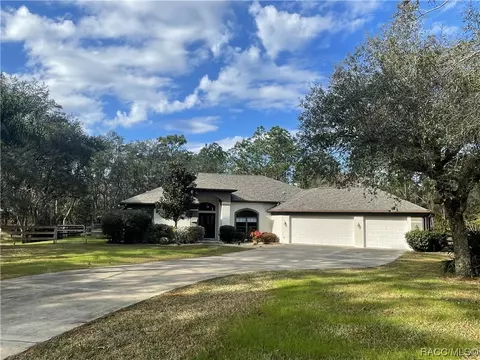5134 N Tee Pee Dr, Beverly Hills, FL 34465