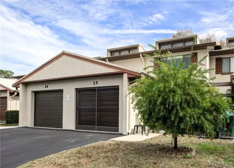 49 Douglas St #25, Homosassa, FL 34446