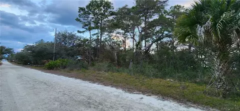 6685 W Merrivale Ln, Homosassa, FL 34446