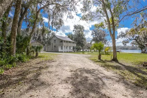 8630 E Magnolia St, Floral City, FL 34436