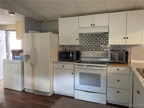 11323 N Clamdigger Ter, Inglis, FL 34449 photo 5