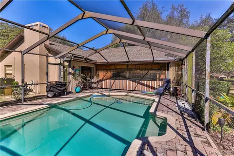 Exterior - 250 E Hartford St, Hernando, FL 34442 photo 5 of 9