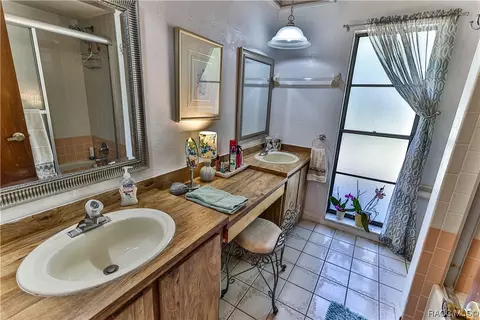 Bath - 250 E Hartford St, Hernando, FL 34442 photo 3 of 4