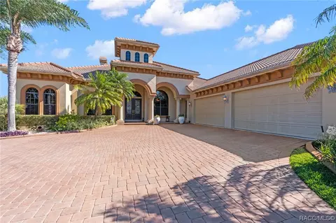 13504 Carnoustie Cir, Dade City, FL 33525