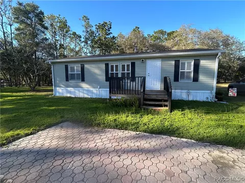 5405 W Stockholm Ln, Dunnellon, FL 34433