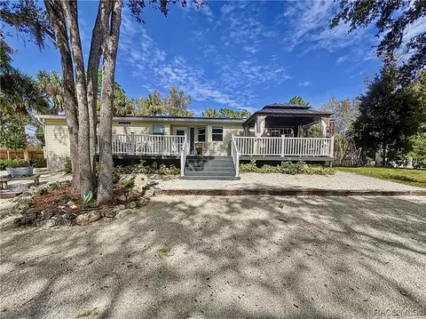 215 Gladys Ave, Inglis, FL 34449 photo 3