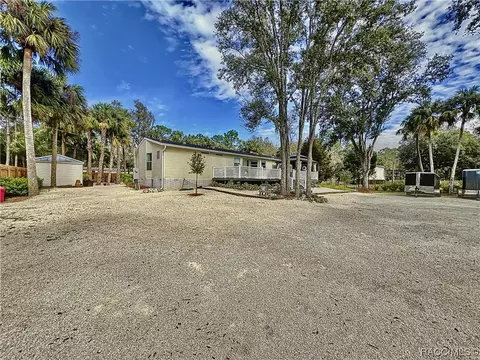 215 Gladys Ave, Inglis, FL 34449 photo 8