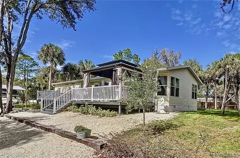 215 Gladys Ave, Inglis, FL 34449 photo 6
