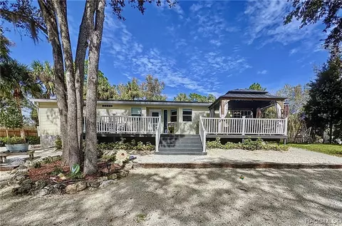 215 Gladys Ave, Inglis, FL 34449 photo 2