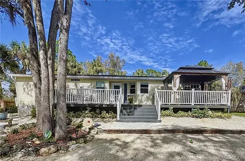 215 Gladys Ave, Inglis, FL 34449