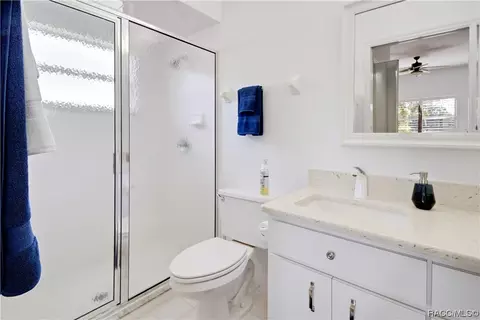 Bath - 3700 E Hidden Cove Trl, Hernando, FL 34442 photo 1 of 2