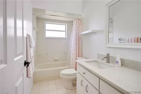 Bath - 3700 E Hidden Cove Trl, Hernando, FL 34442 photo 2 of 2