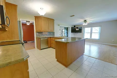 Kitchen - 515 E Falconry Ct, Hernando, FL 34442 photo 4 of 8