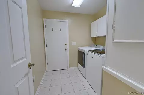 Kitchen - 515 E Falconry Ct, Hernando, FL 34442 photo 8 of 8