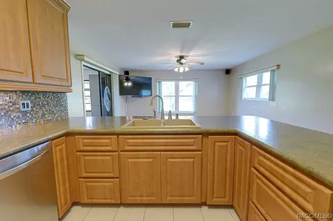 Kitchen - 515 E Falconry Ct, Hernando, FL 34442 photo 2 of 8