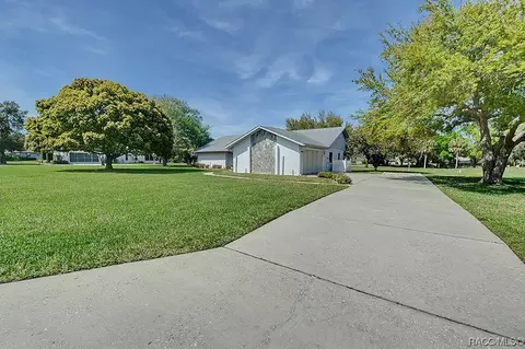 Exterior - 515 E Falconry Ct, Hernando, FL 34442 photo 4 of 14