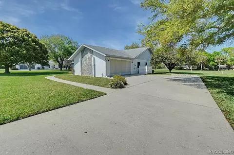 Exterior - 515 E Falconry Ct, Hernando, FL 34442 photo 5 of 14