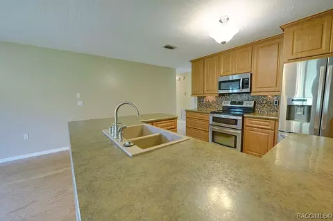 Kitchen - 515 E Falconry Ct, Hernando, FL 34442 photo 7 of 8