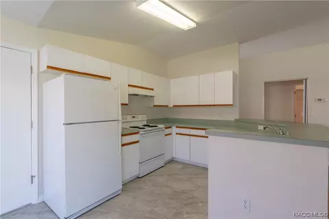 Kitchen - 867 W Sunbird Path, Hernando, FL 34442 photo 3 of 6