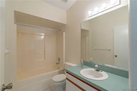 Bath - 867 W Sunbird Path, Hernando, FL 34442 photo 5 of 6