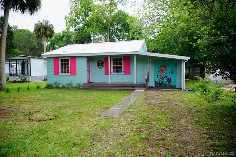 39 63rd St, Yankeetown, FL 34498