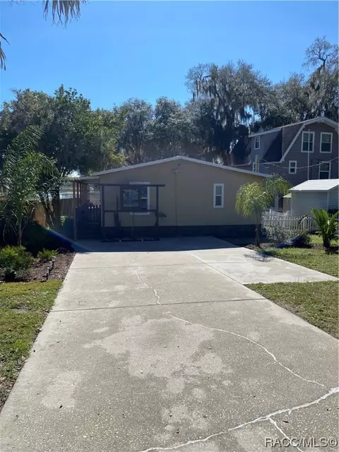 4190 E Lake Park Dr, Hernando, FL 34442