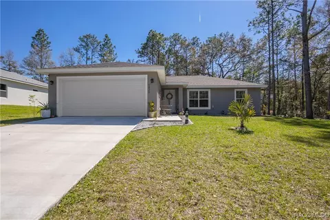 1028 W Geneva Pl, Citrus Springs, FL 34434