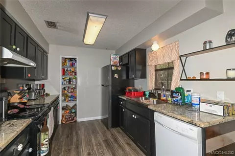 Kitchen - 7390 N Whippoorwill Ter, Hernando, FL 34442 photo 2 of 2