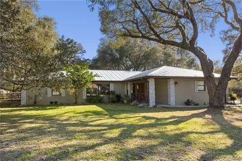 Exterior - 160 W National St, Hernando, FL 34442 photo 2 of 30