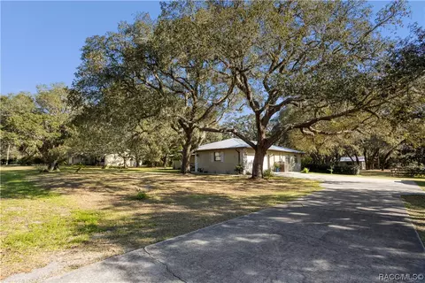 Exterior - 160 W National St, Hernando, FL 34442 photo 5 of 30