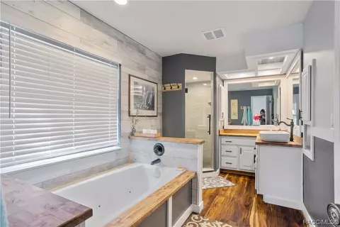 Bath - 160 W National St, Hernando, FL 34442 photo 1 of 8
