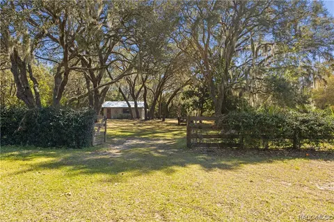Exterior - 160 W National St, Hernando, FL 34442 photo 8 of 30