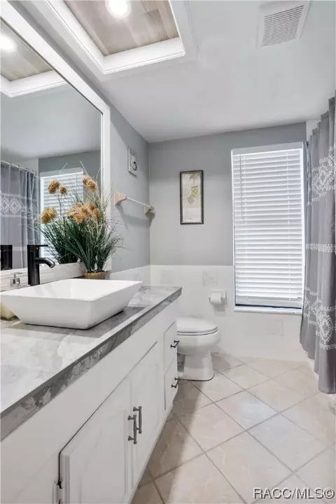 Bath - 160 W National St, Hernando, FL 34442 photo 6 of 8