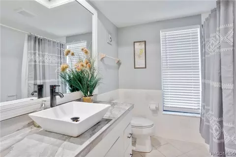 Bath - 160 W National St, Hernando, FL 34442 photo 5 of 8