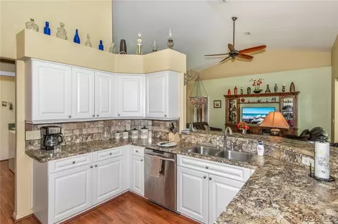 Kitchen - 1057 E Morningstar Ln, Hernando, FL 34442 photo 4 of 4