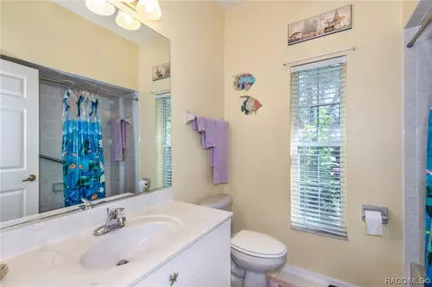 Bath - 1057 E Morningstar Ln, Hernando, FL 34442 photo 3 of 4